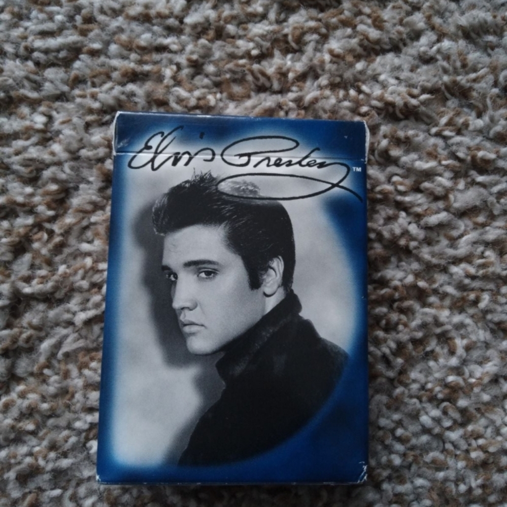 New Elvis playing cards nice collectable